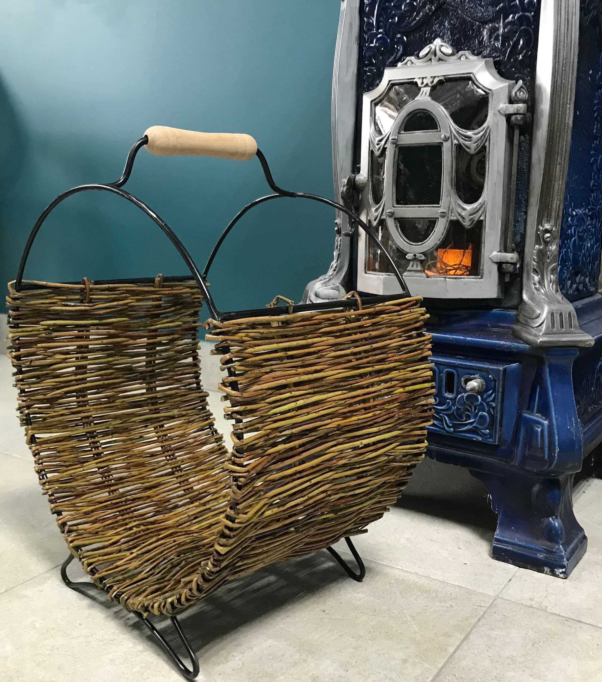 Корзина для дров из ивовой лозы