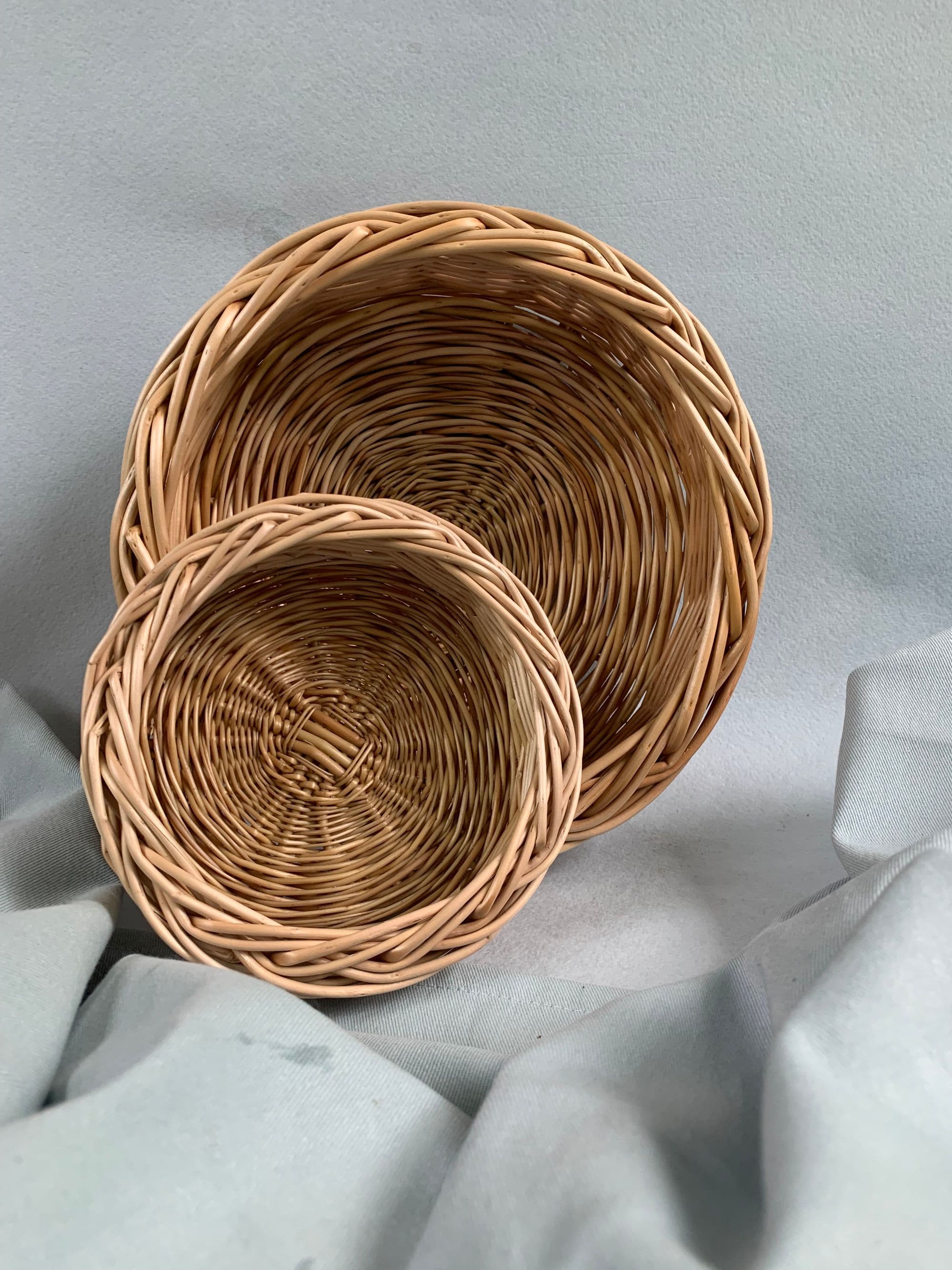 Корзина из ивовой лозы для сервировки