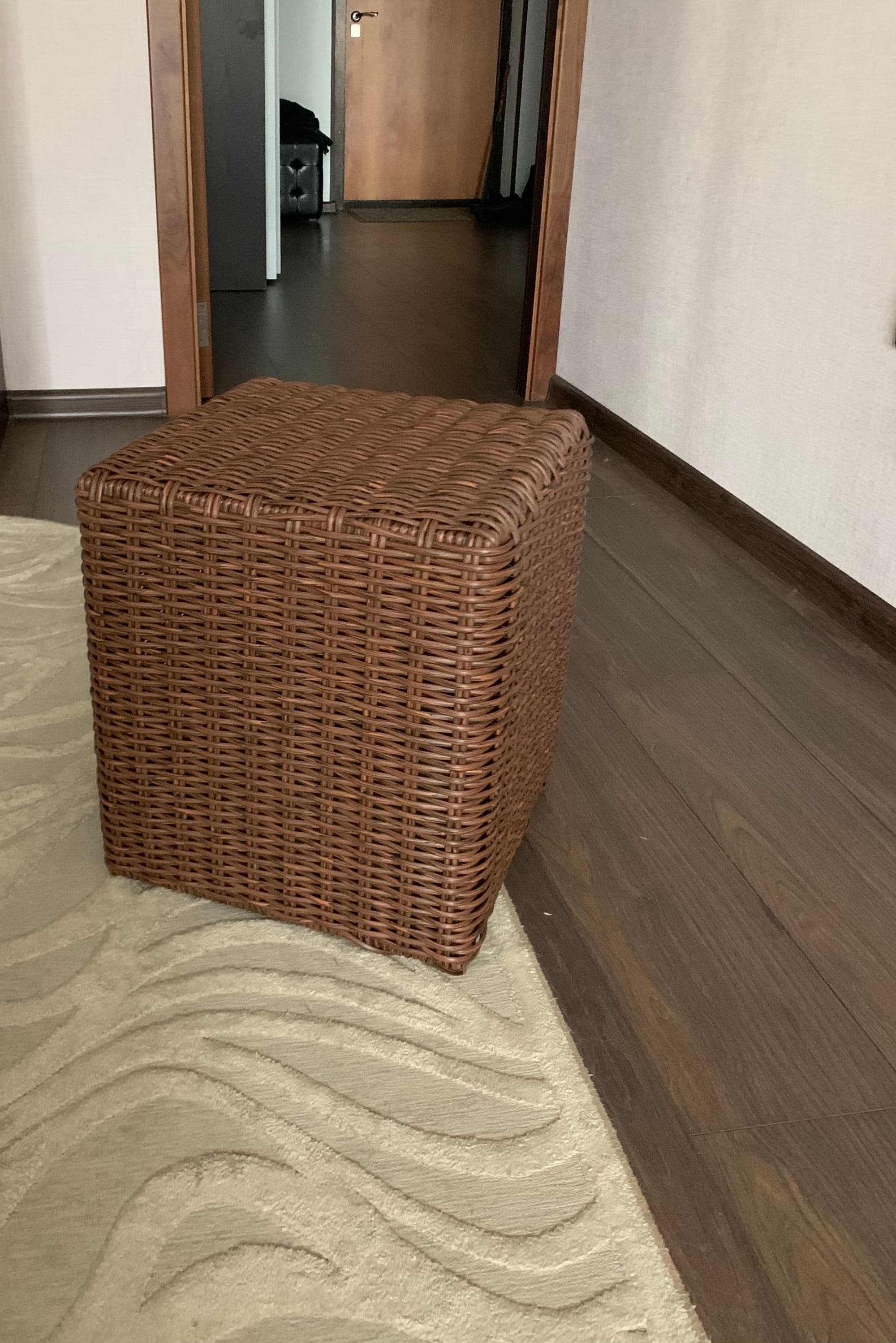 Плетение из полиротанга / Пуф 35*35*40 см