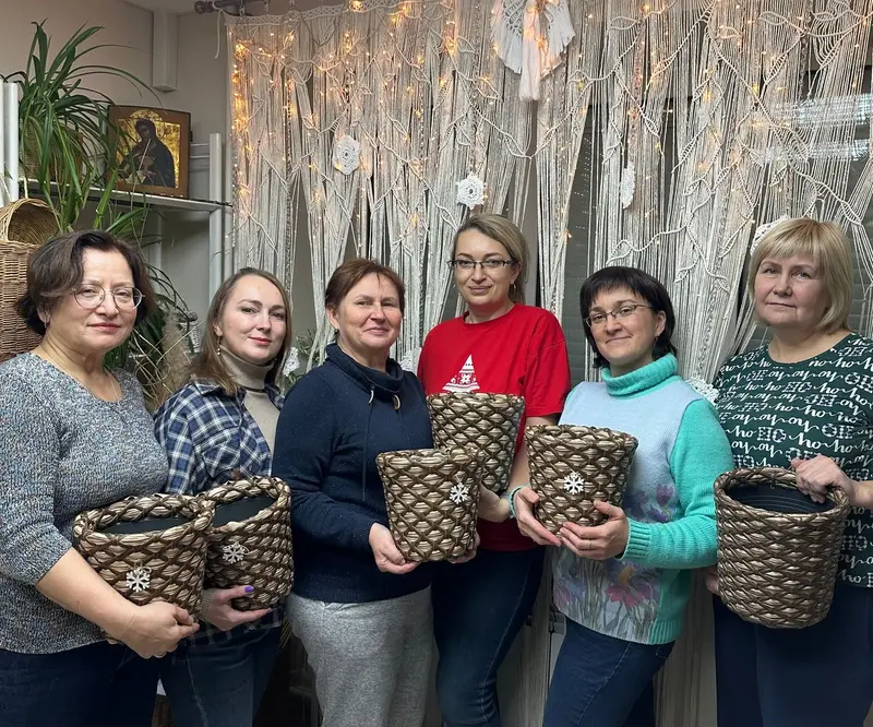 Плетение из полиротанга/Кашпо Ананас